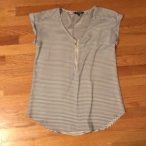 Express Gramercy Tee sz M